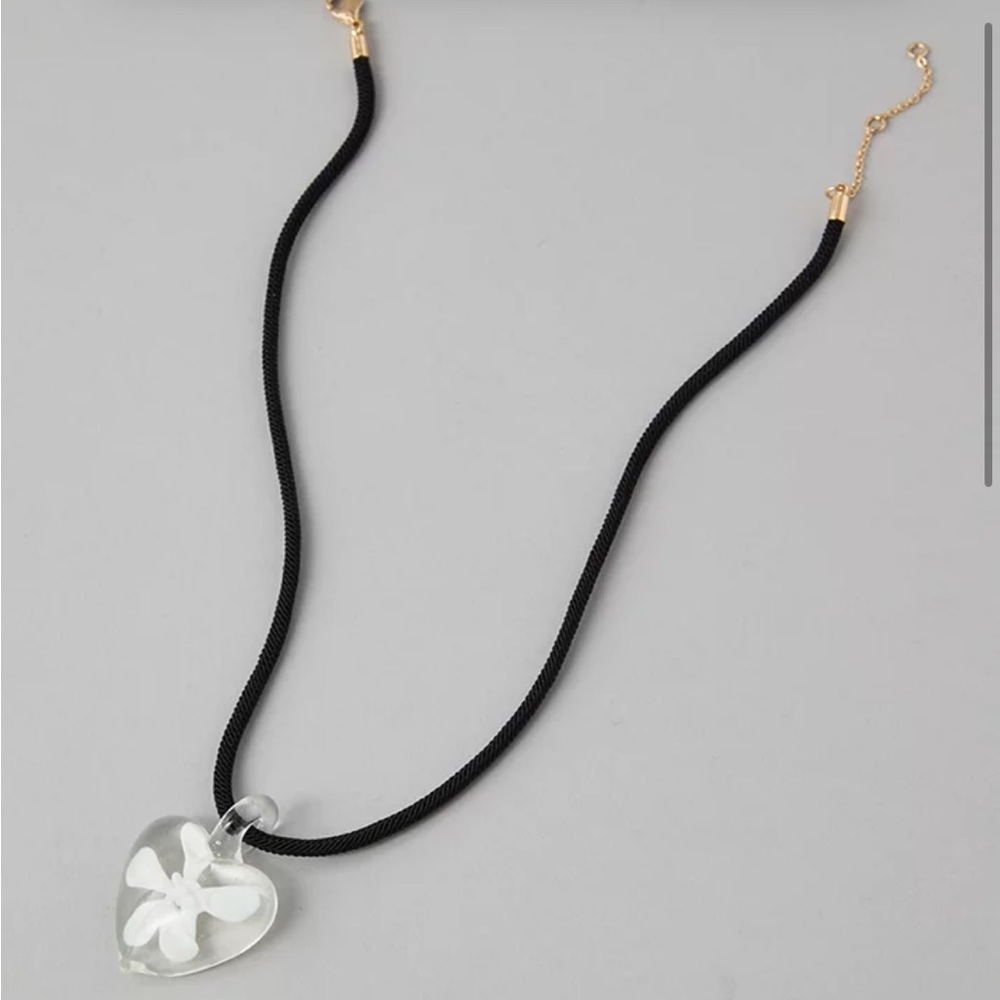 American Eagle AEO Glass Heart Pendant Necklace